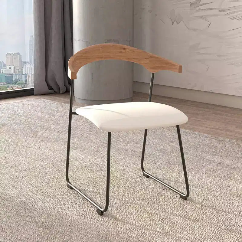 LeisureMod Lyra Series - Lot de 2 chaises de salle à manger modernes rembourrées, assise en cuir avec dossier en hêtre et pieds en fer, pour cuisine moderne, salle à manger, maison, café