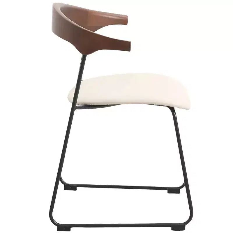 LeisureMod Lyra Series - Lot de 2 chaises de salle à manger modernes rembourrées, assise en cuir avec dossier en hêtre et pieds en fer, pour cuisine moderne, salle à manger, maison, café