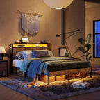 Cadre de lit Bestier Queen avec tête de lit, plateforme à deux lumières LED en métal avec station de recharge et rangement à 2 niveaux, antidérapant, sans bruit