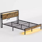 Cadre de lit Bestier Queen avec tête de lit, plateforme à deux lumières LED en métal avec station de recharge et rangement à 2 niveaux, antidérapant, sans bruit
