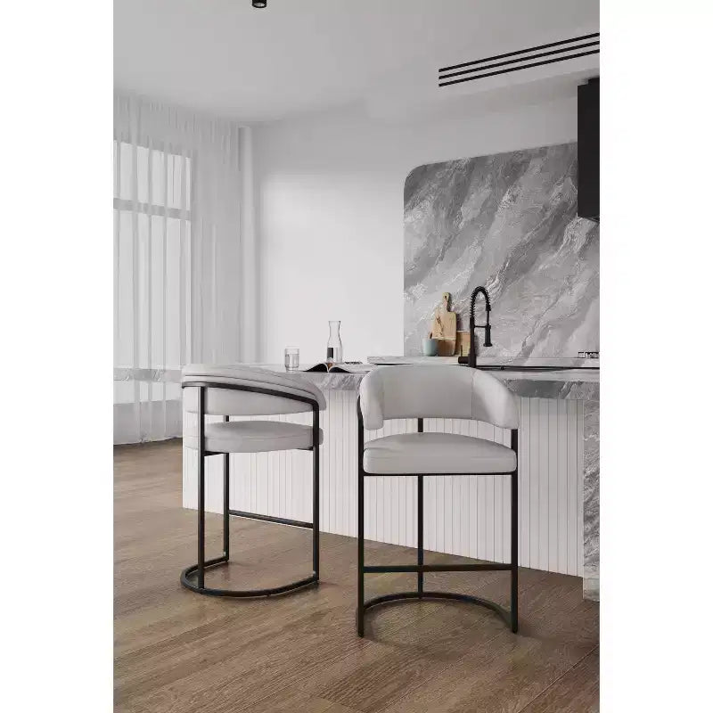 Lot de 2 tabourets de bar à hauteur de comptoir modernes rembourrés en similicuir Augusta de Manhattan Comfort