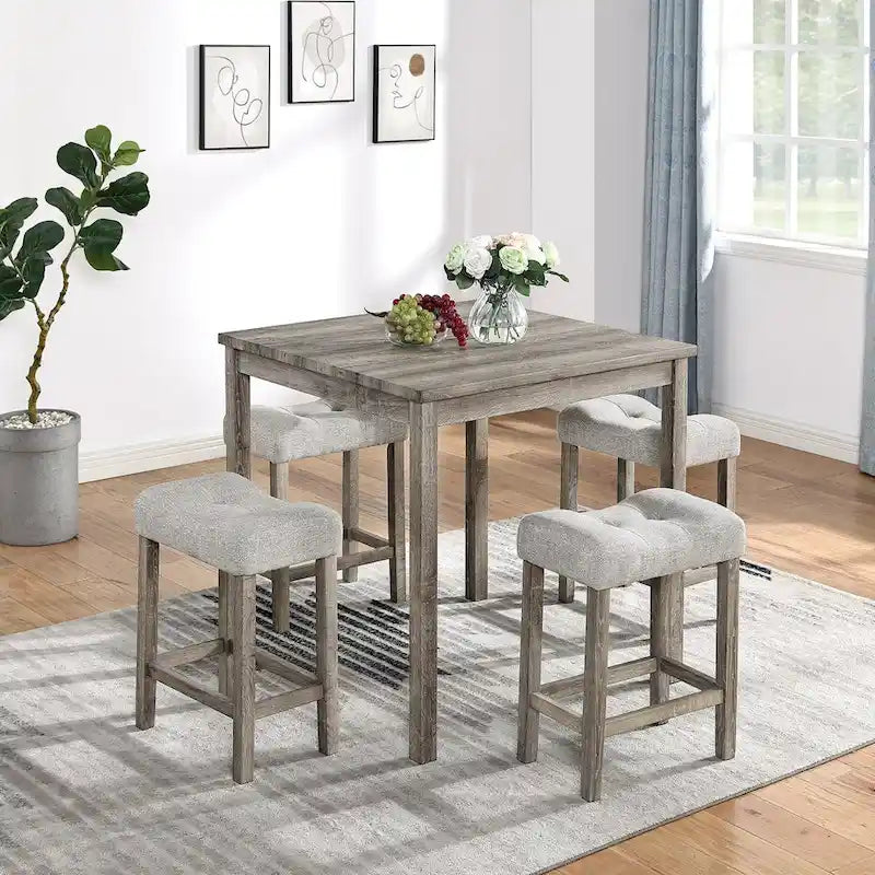 Table carrée en bois massif avec quatre chaises de salle à manger rembourrées