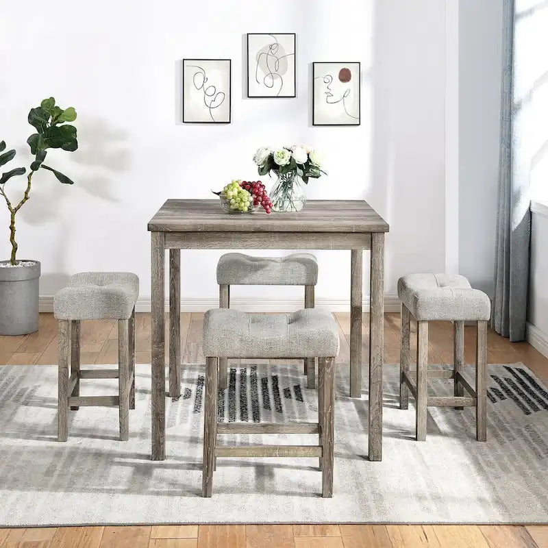 Table carrée en bois massif avec quatre chaises de salle à manger rembourrées