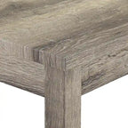 Table carrée en bois massif avec quatre chaises de salle à manger rembourrées