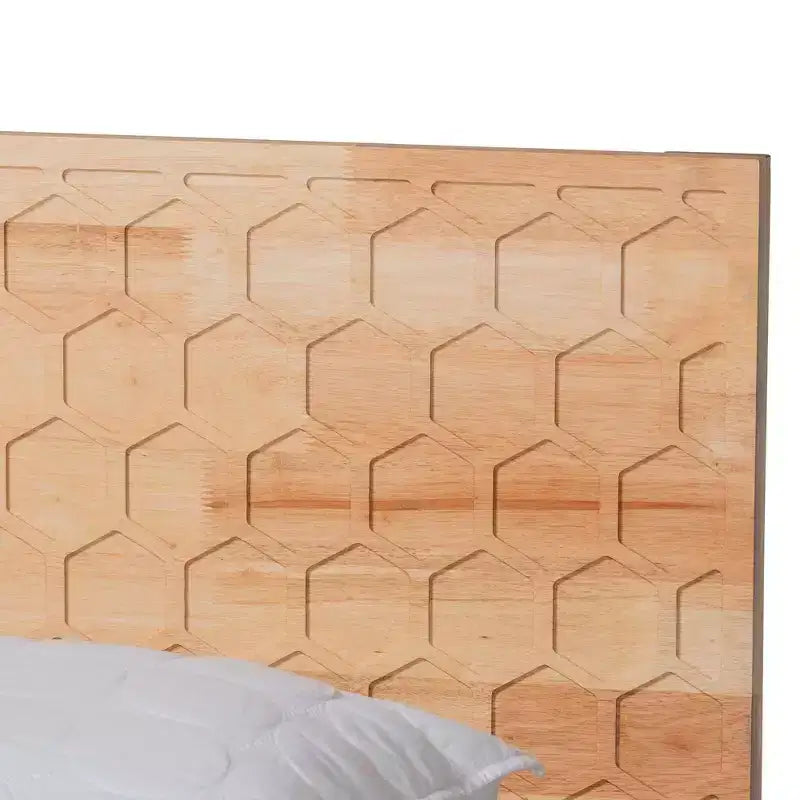 Lit plateforme sculpté en nid d'abeille Hosea Baxton Studio, couleur naturelle
