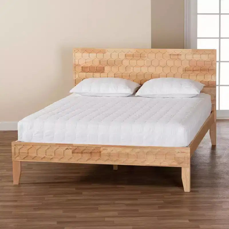 Lit plateforme sculpté en nid d'abeille Hosea Baxton Studio, couleur naturelle