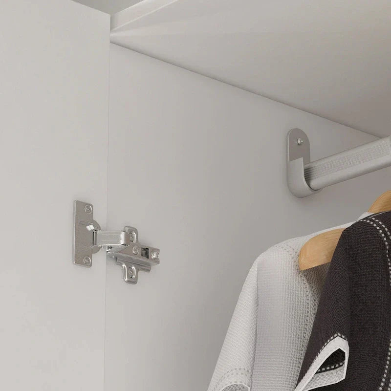 Armoire moderne autoportante en bois massif avec étagères de rangement
