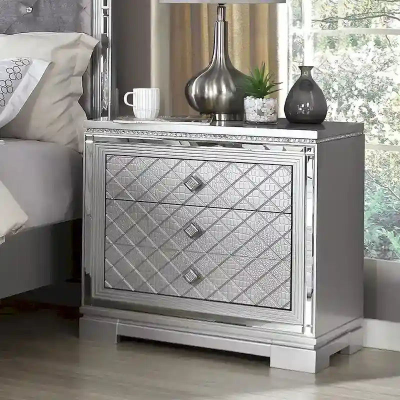 Ensemble de chambre à coucher 5 pièces avec panneau capitonné en bois argenté Seleena Glam et port USB par Furniture of America