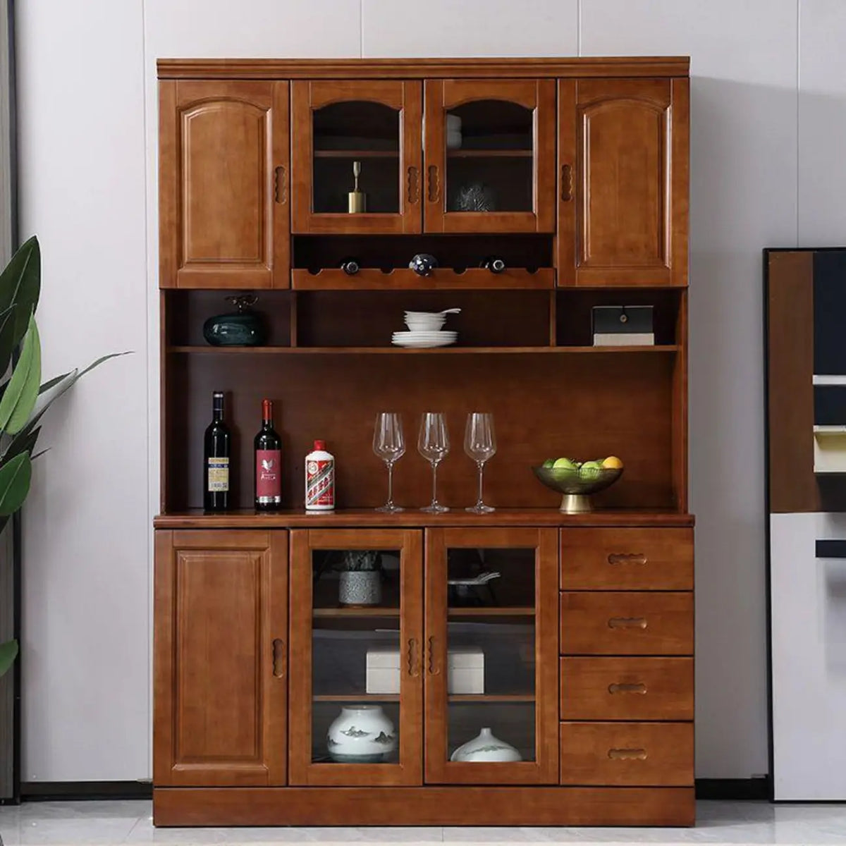Buffet de cuisine en bois blanc avec casier à vin intégré