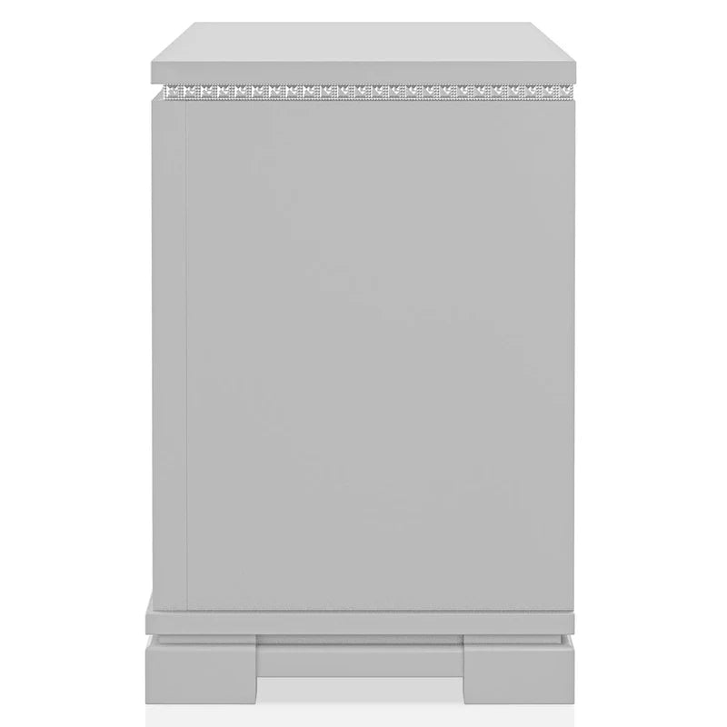 Ensemble de chambre à coucher 5 pièces avec panneau capitonné en bois argenté Seleena Glam et port USB par Furniture of America